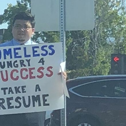 Homeless man hands out resumes, gets hundreds of job offers