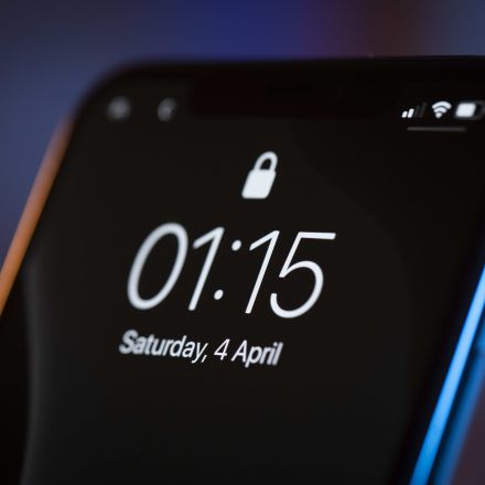 District judge rules FBI needs a warrant to access your lock screen