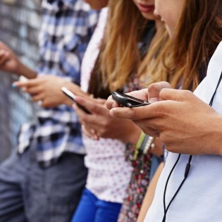 Smartphones Are Making Today's Teens Unhappy, Psychologist Says