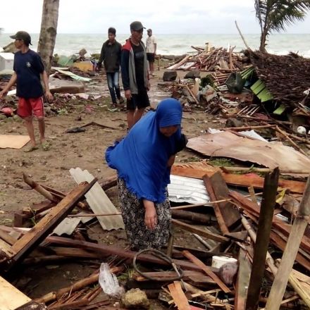 Indonesia tsunami: 43 dead and 'many missing' after Anak Krakatoa erupts – latest updates