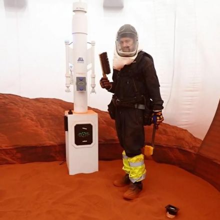 NASA is looking for volunteers to live in its Mars simulation for a year