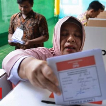 'Overwork' kills 270 Indonesia poll staff