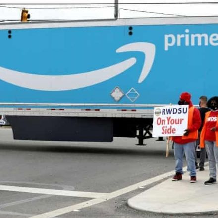 Bernie Sanders leads delegation to Alabama to boost Amazon union drive