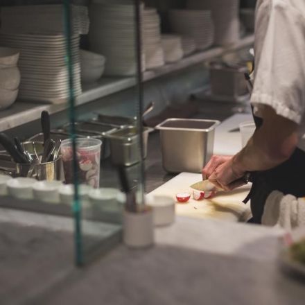 'People are just walking out in the middle of shifts': What it's like to work in a restaurant right now