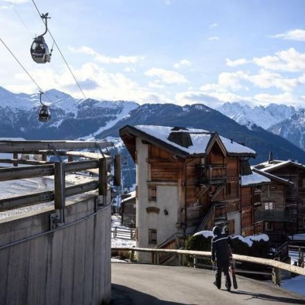 Hundreds of British tourists flee quarantine in Switzerland