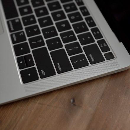 Apple apologizes for ‘small number’ of MacBook customers experiencing issues with new keyboard
