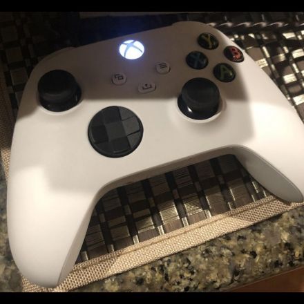Mysterious white next-gen Xbox controller appears online