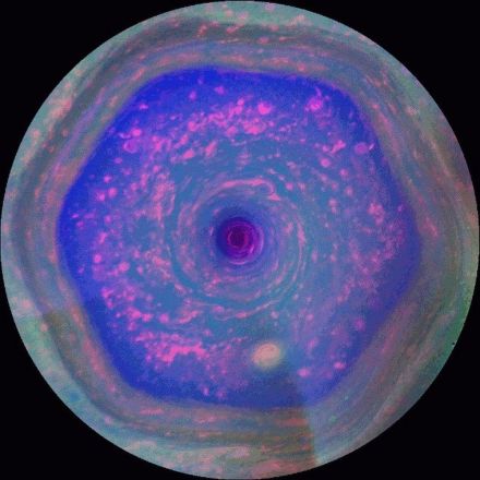 Bizarre Hexagon on Saturn May Be 180 Miles Tall