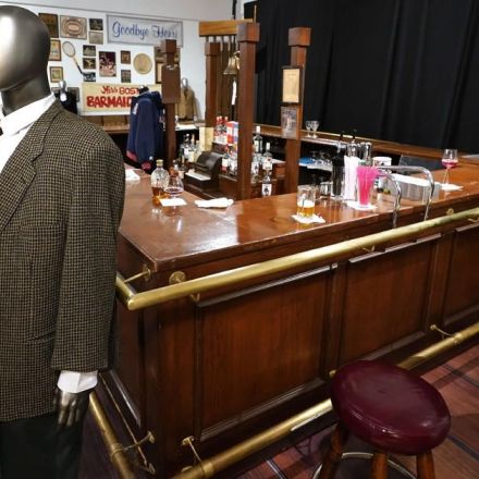"Cheers" bar sells for $675,000 at auction