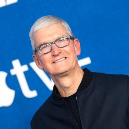 Apple CEO Tim Cook chastises leakers in leaked memo