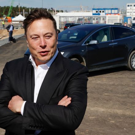 Elon Musk accuses the SEC of leaking information against him
