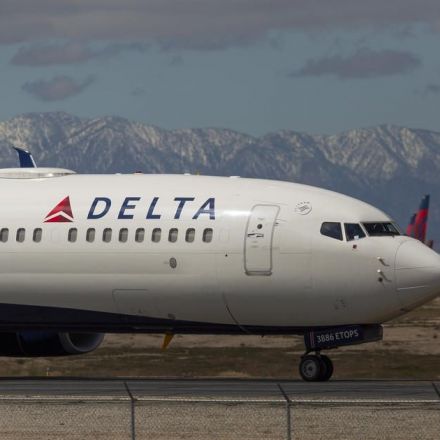 Delta has banned more than 1,600 unruly passengers. Now, it wants airlines to share ban lists.