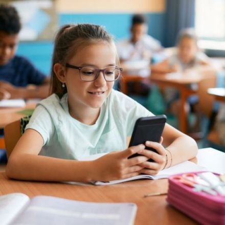Italy's education minister wants to ban phones in classroom