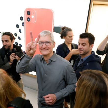 Apple now has $207.06 billion in cash on hand, up slightly from last quarter