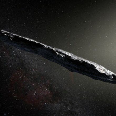 'Oumuamua could be the debris cloud of a disintegrated interstellar comet