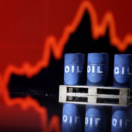 Oil rises for a second day on supply tightness concerns