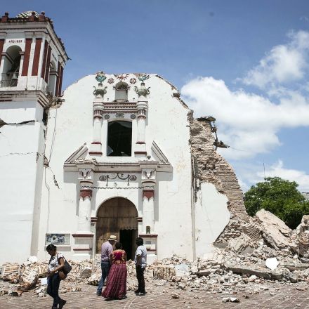 Strong 6.2-magnitude earthquake hits Mexico City