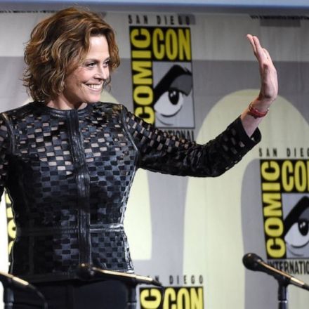 Sigourney Weaver surprises students after performance of 'Alien' play