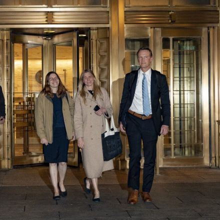 Jury awards $1.2 million to Robert De Niro’s former assistant in gender discrimination lawsuit