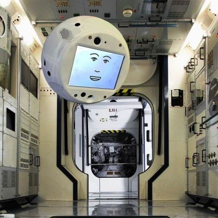 This talking robot head will be ‘Space Alexa’ for astronauts aboard the ISS