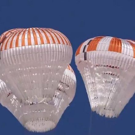 SpaceX shares thrilling Crew Dragon parachute test