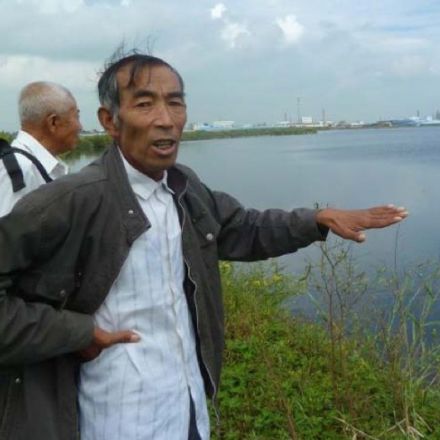 Chinese Farmer Studies Law For 16 Years to Sue Corporation For Polluting His Village