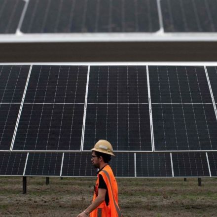 Analysts Say Solar Is Saving Texans From Widespread Power Outages Amid Extreme Heat