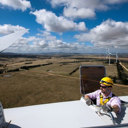 Australia failing to meet Paris targets and more renewables needed, report says