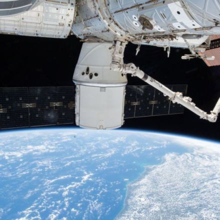White House starts debate on when NASA should leave the space station