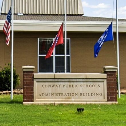 Man says LGBTQ people 'deserve death' at school board meeting in Arkansas