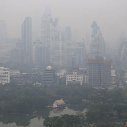 Bangkok air pollution warning, children asked to stay indoors