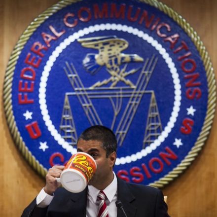 Mayor quits FCC committee, says it favors ISPs over the public interest