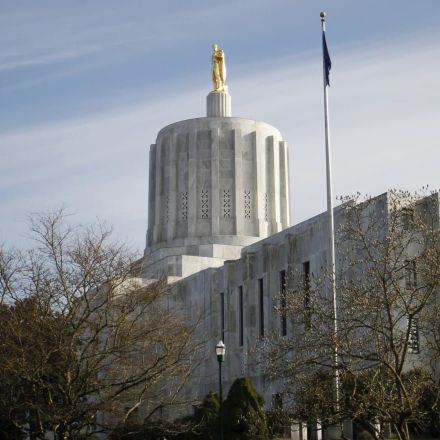 Oregon Statehouse Shut Down After Lawmakers Team Up With Right-Wing Militias