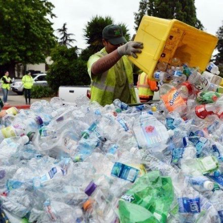 California passes first-in-nation plastics recycling law
