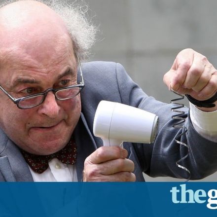 Heinz Wolff, scientist and Great Egg Race presenter, dies at 89