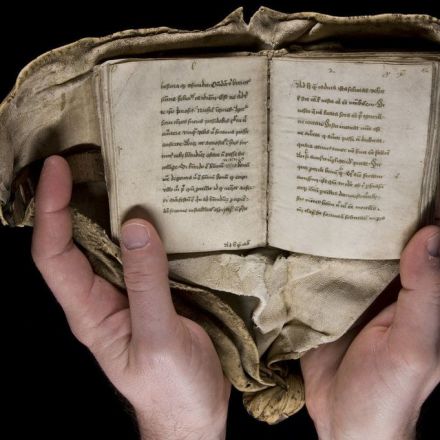 Go Medieval by Attaching a Book to Your Belt