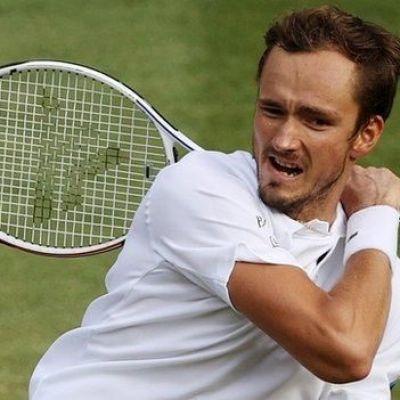 Wimbledon bans Russian and Belarusian players