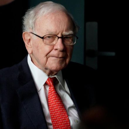 Buffett bashes bitcoin as thriving on mystique, favours stocks