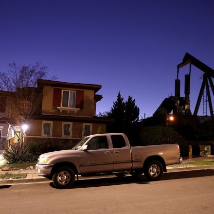 Environmental Justice Advocates Urge California to Stop Issuing New Drilling Permits in Neighborhoods - Inside Climate News