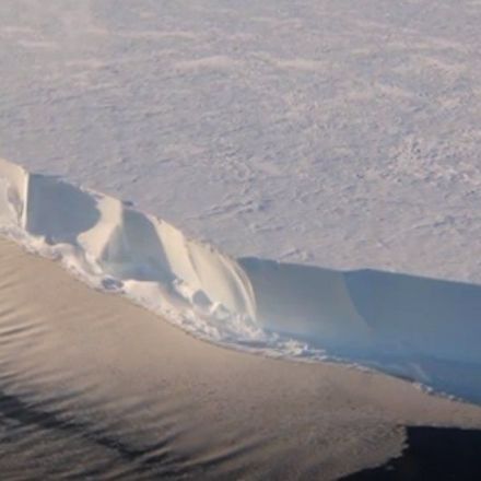 Antarctic ice shelf 'sings' as winds whip across its surface