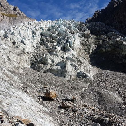 Melting glacier reveals bodies of dead hikers on Mont Blanc