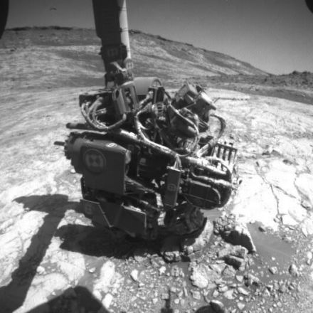 NASA's Curiosity rover suffers glitch on Mars, freezes up