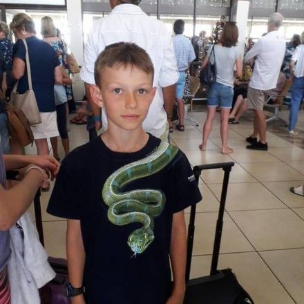 10-year-old boy forced to take off clothe before boarding a flight over snake picture