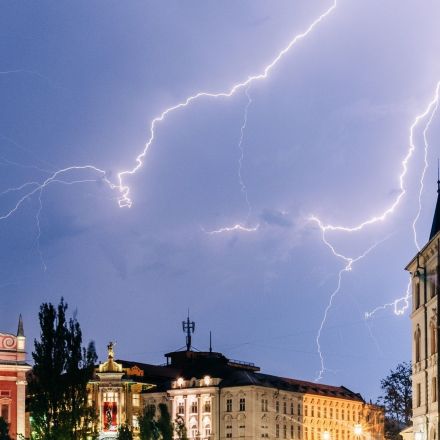 Zap! 477-mile-long lightning bolt crosses 3 U.S. states and breaks records
