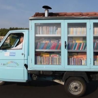 The tiny library bringing books to remote villages