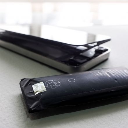 Replaceable Batteries Are Coming Back To Phones If The EU Gets Its Way