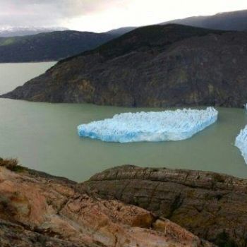 Southern Chile iceberg splits from glacier, threatens navigation