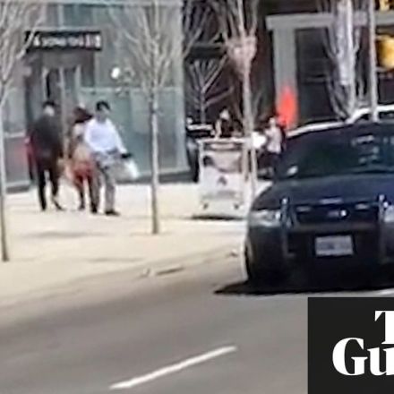 Toronto police officer hailed as hero for arresting suspect without firing shot
