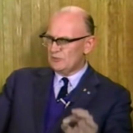 Someone Unearthed This 1976 Clip Of Arthur C. Clarke Predicting The Future Of Technology, And It's Amazing How Much He Got Right - Digg