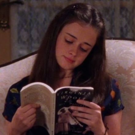 How to be a woman who loves books, according to every TV show and movie I’ve ever seen.